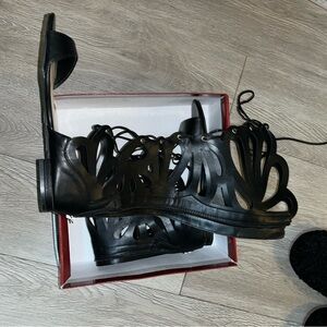 Elegant Black Women's Sandals worn twice. (USED)